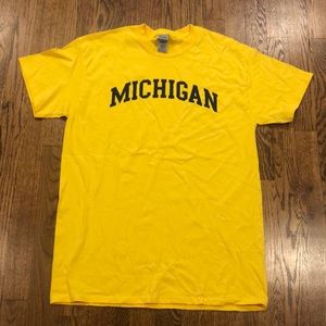 University of Michigan T-shirt yellow size medium